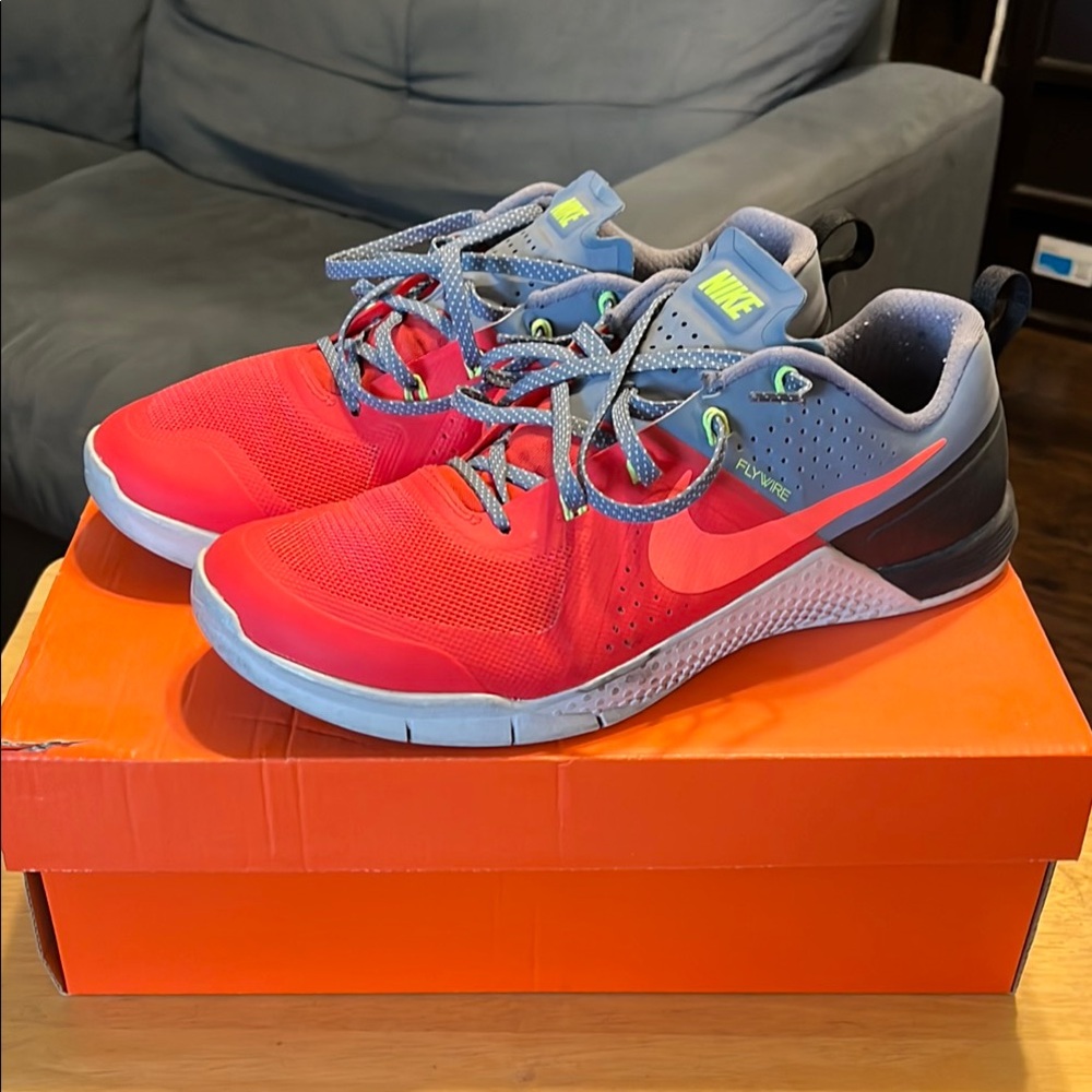 Nike Metcon 1 “Hot Lava”